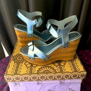 ANNA SUI karlie wedge sandal